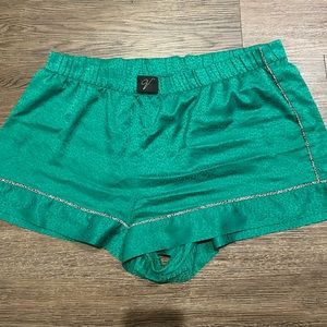 Victoria secrets saying pajama shorts (XL)